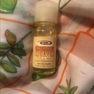HTF
 white barn Cinnamon Bun home fragrance oil 033.fl oz